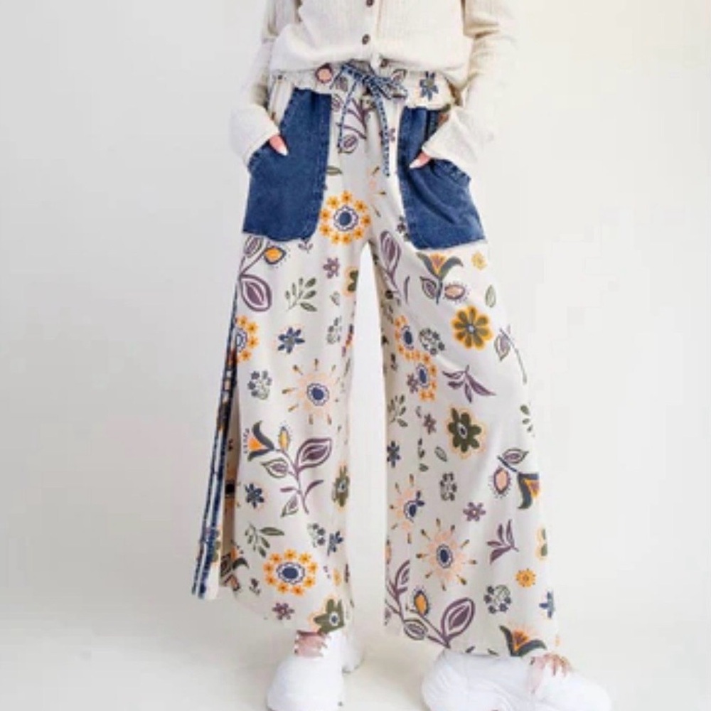 Easel Terry Knit Floral Print Wide-Leg Pants with Denim Pockets NWOT Small